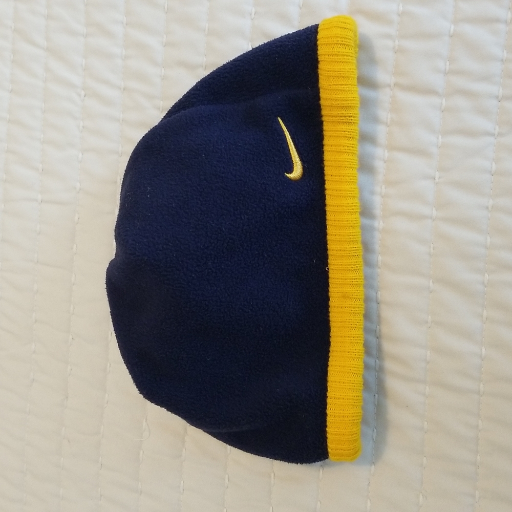 Nike boys fleece beenie navy gold